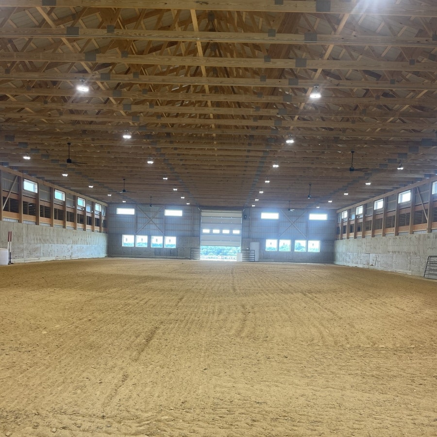 Lls Cm Fan 60in 6b Fan In Horse Arena